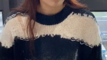 小姐姐钻牙,展现坚强意志